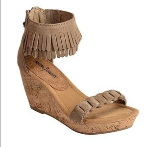 Minnetonka Fringe Sandal Wedge Size 8.5 EUC